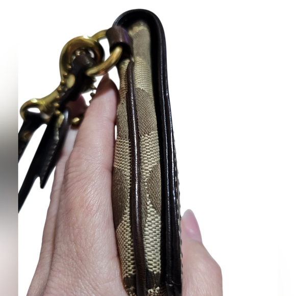 Coach Vintage Signature Canvas Flap Wristlet Khaki Brown Brass HW - Picture 8 of 12